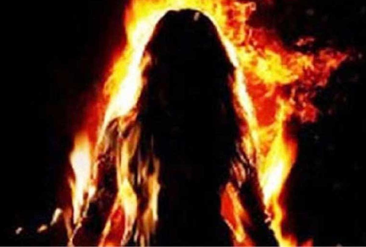 husband burned mother with child