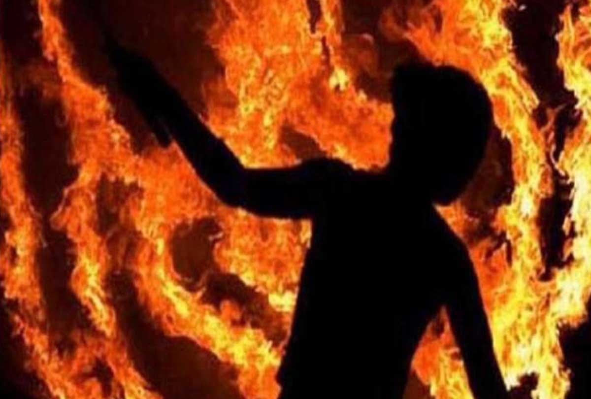husband burned mother with child