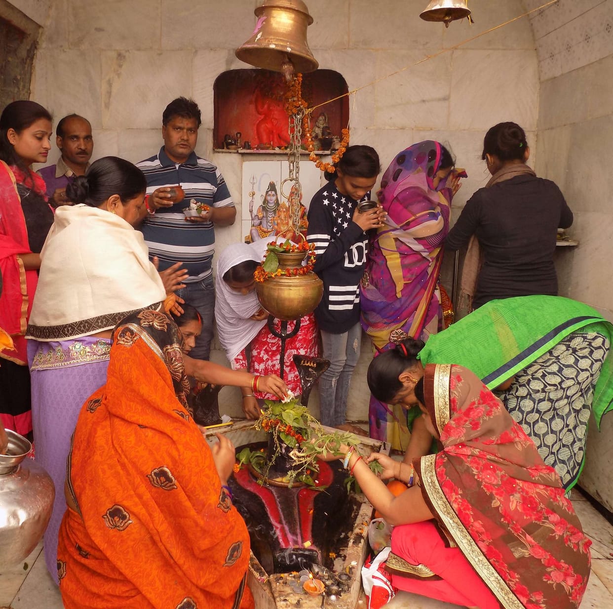 जलाभिषेक के लिए उमड़ा आस्था का रेला