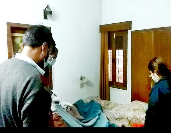 panchkula girl was sleeping with mother dead body