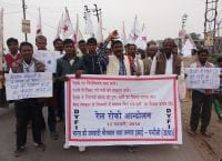 रेल रोकने पहुंचे भारत के जनवादी नौजवान सभा के सदस्यों को रोका