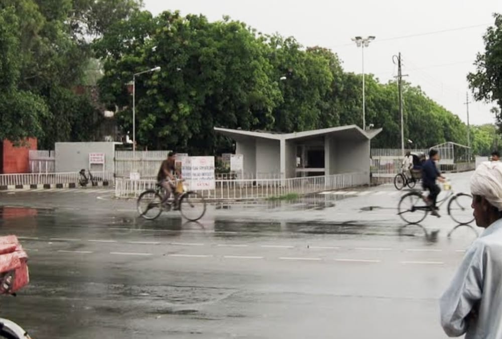 Punjab University New Rule for Entry of Outsiders in Campus