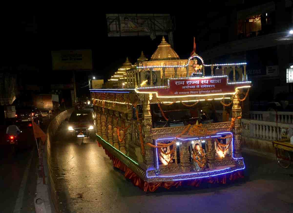 Ram rajya rath yatra arrived in varanasi before rss chief come