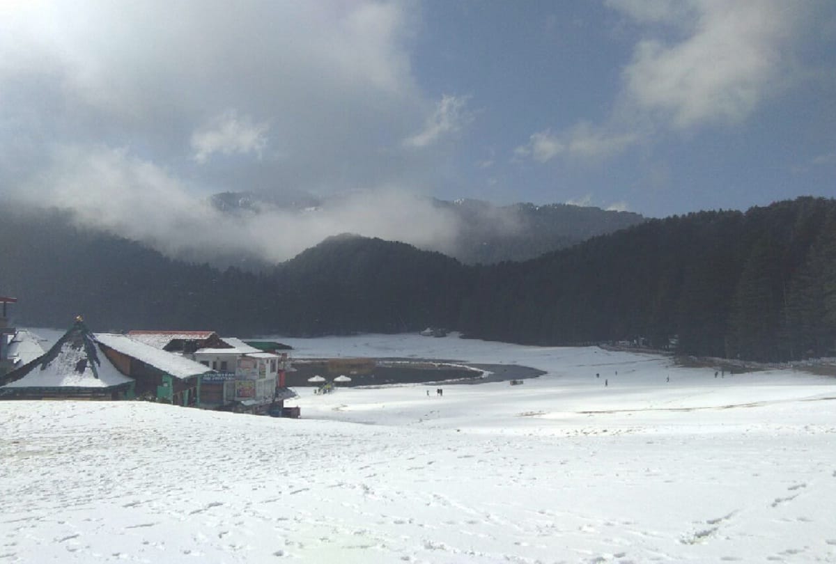 Heavy snowfall and rain at many places in Himachal pradesh