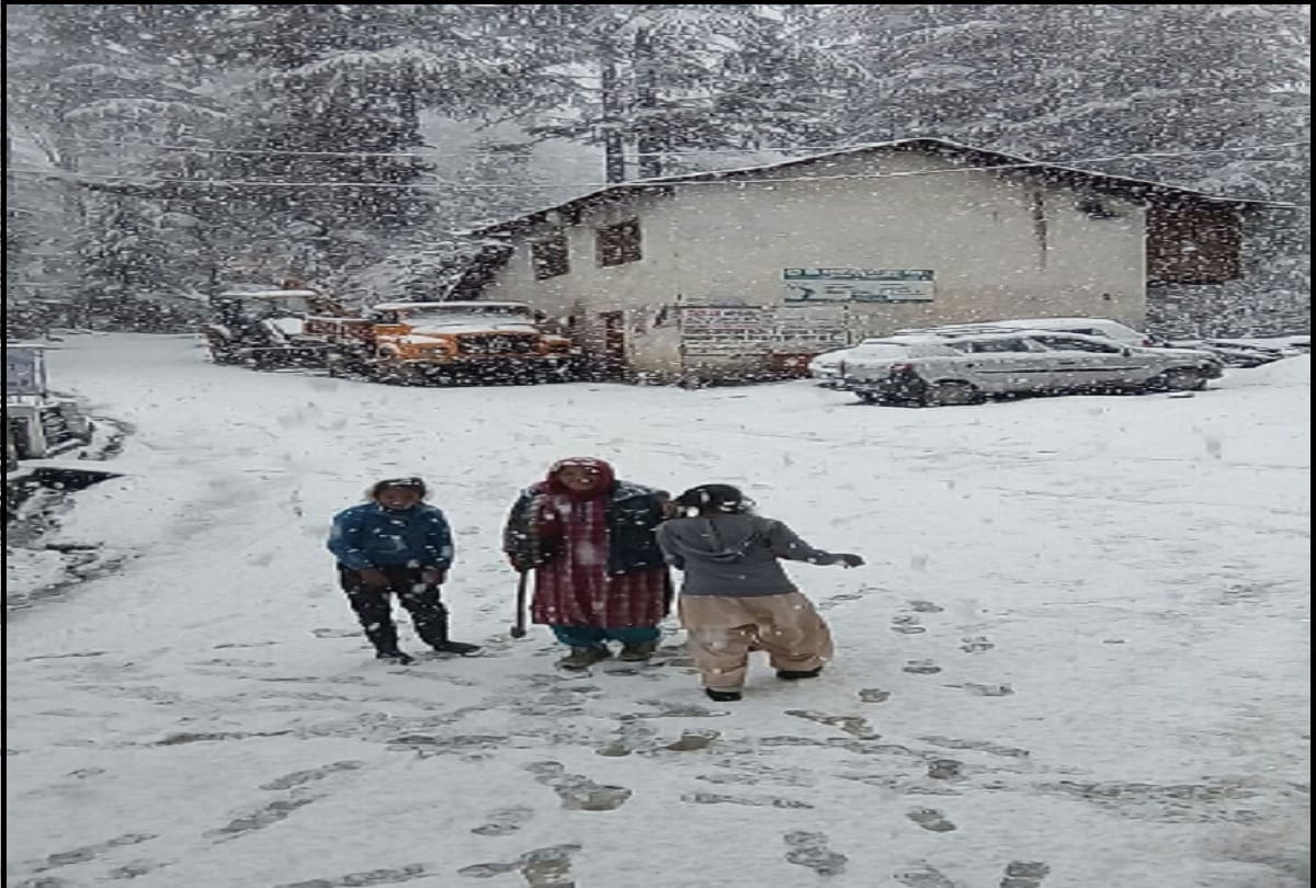 Heavy snowfall and rain at many places in Himachal pradesh