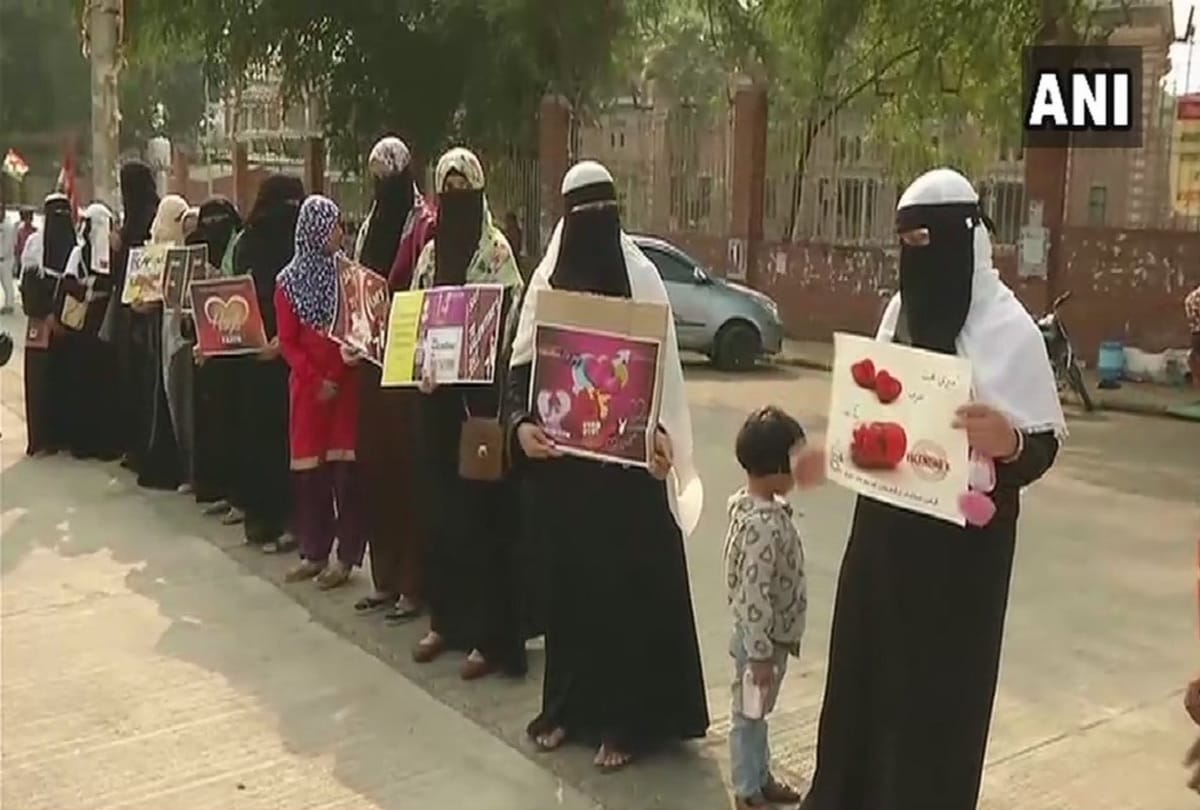 Members of Girls Islamic Organisation of India in Nagpur mark ValentinesDay as Haya Day
