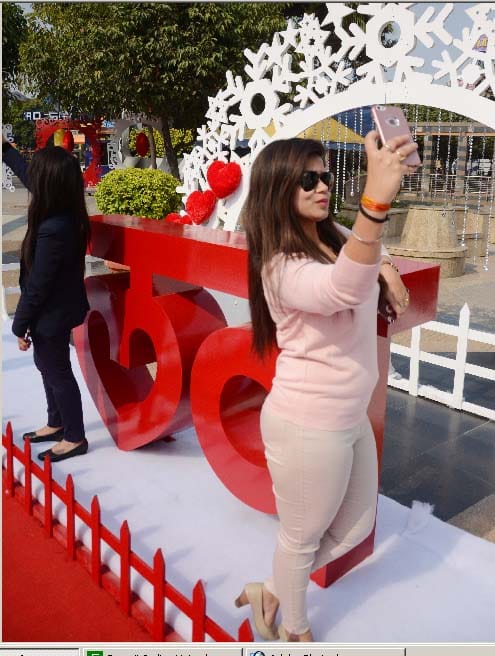 Valentines Day 2018 pics,mall  and resaurant in colours of love