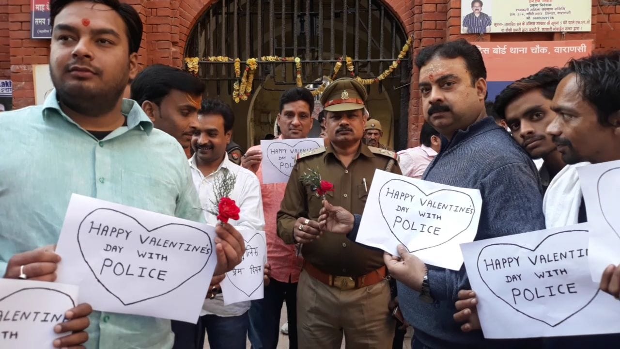varanasi youth give rose to police and say happy valentine day