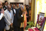 दिवंगत नेता ईश्वरचंद्र को श्रृद्धांजलि देते राष्ट्रपति रामनाथ कोविंद