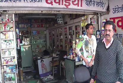 मेडिकल शॉप, जिसे चोरों ने निशाना बनाया