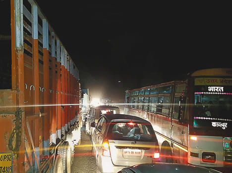 Two hundred vehicles stranded after four hours of highway stay