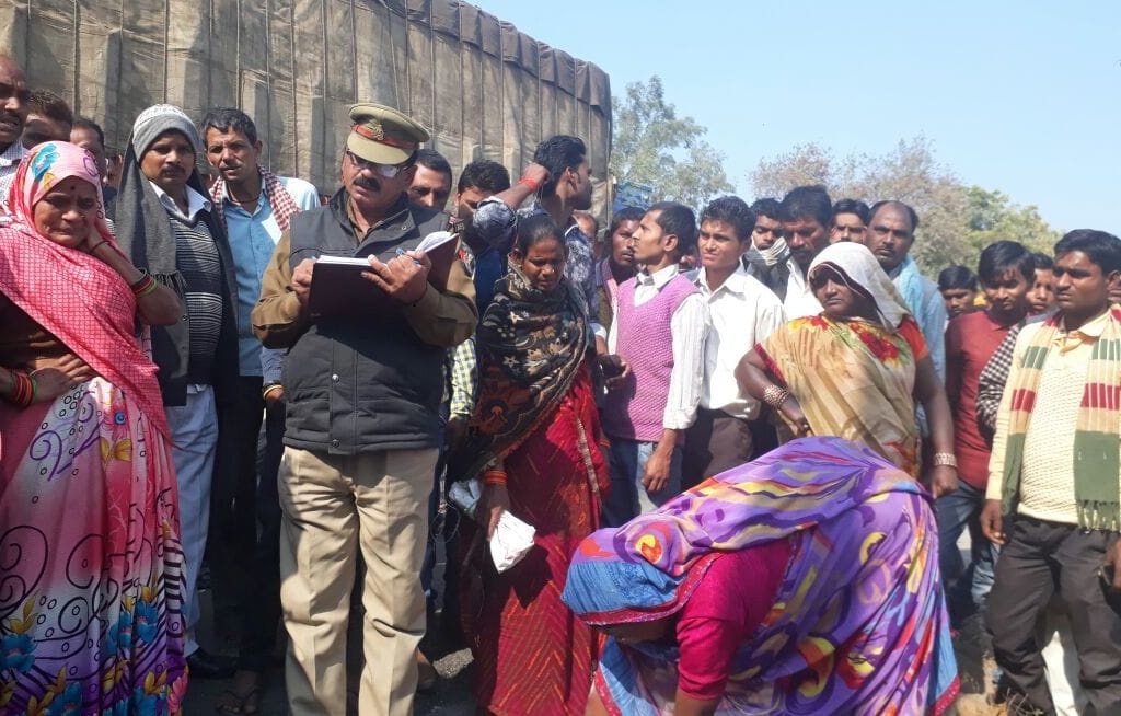 ट्रक ने युवक को रौंदा, मौत, ग्रामीणों ने सड़क किया जाम