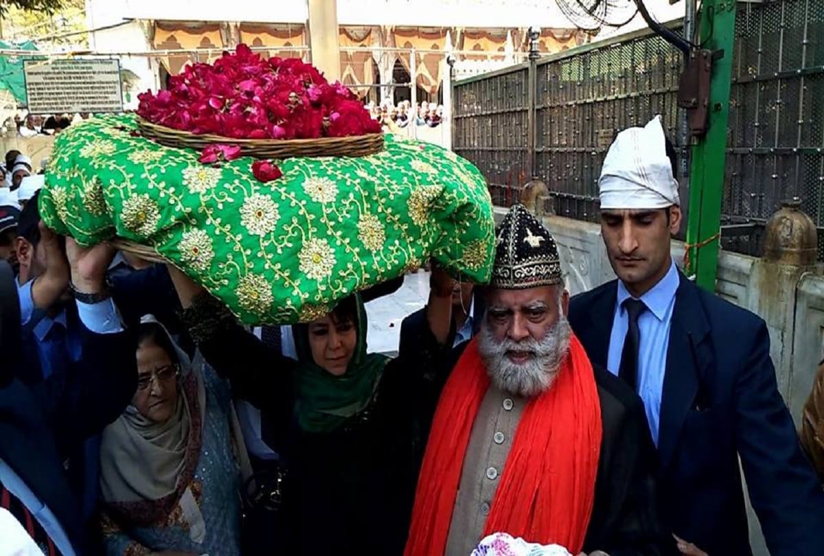 The Chief Minister of Jammu and Kashmir reached the Khwaja dargah in ajmer rajasthan