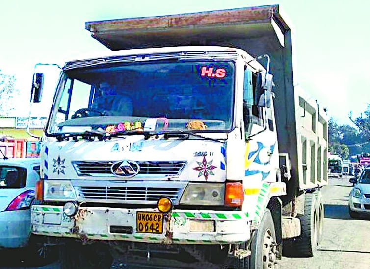 ex crpf inspector crashed by Dumper