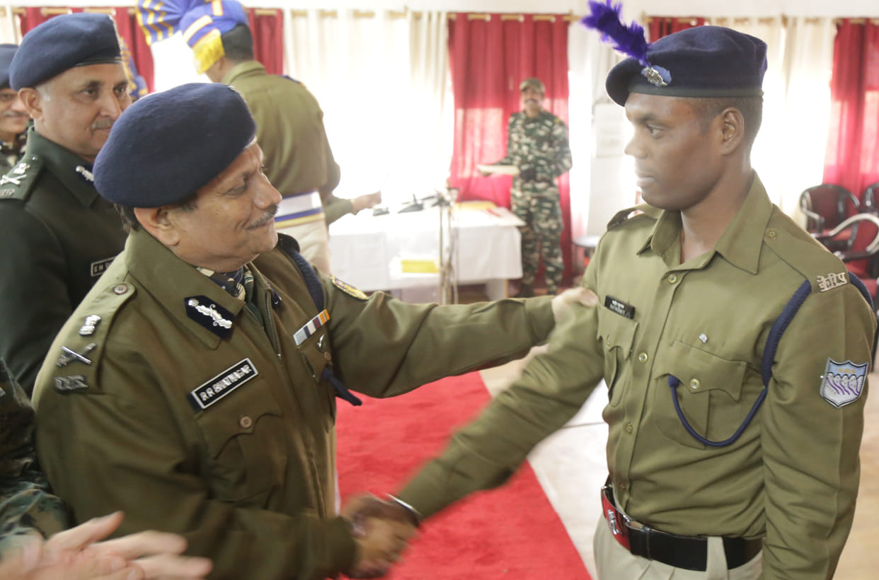 CRPF constable, Ragunath who foiled attack on a camp receiving an award 