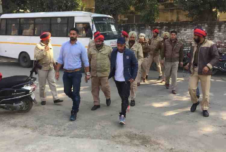 गैंगस्टर ज्ञान खरलांवाला तथा शमशेर सिंह शेरा कड़ी सुरक्षा में अदालत में पेश