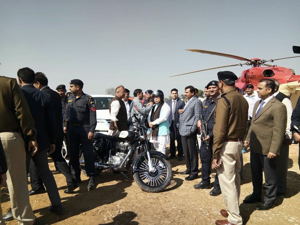 chief minister manohar lal khattar break traffic rules by driving bike without number