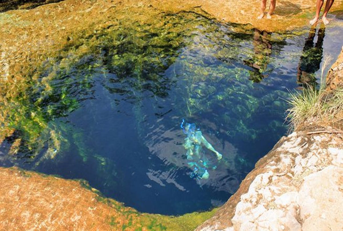 The loanless farmer jumped into the well