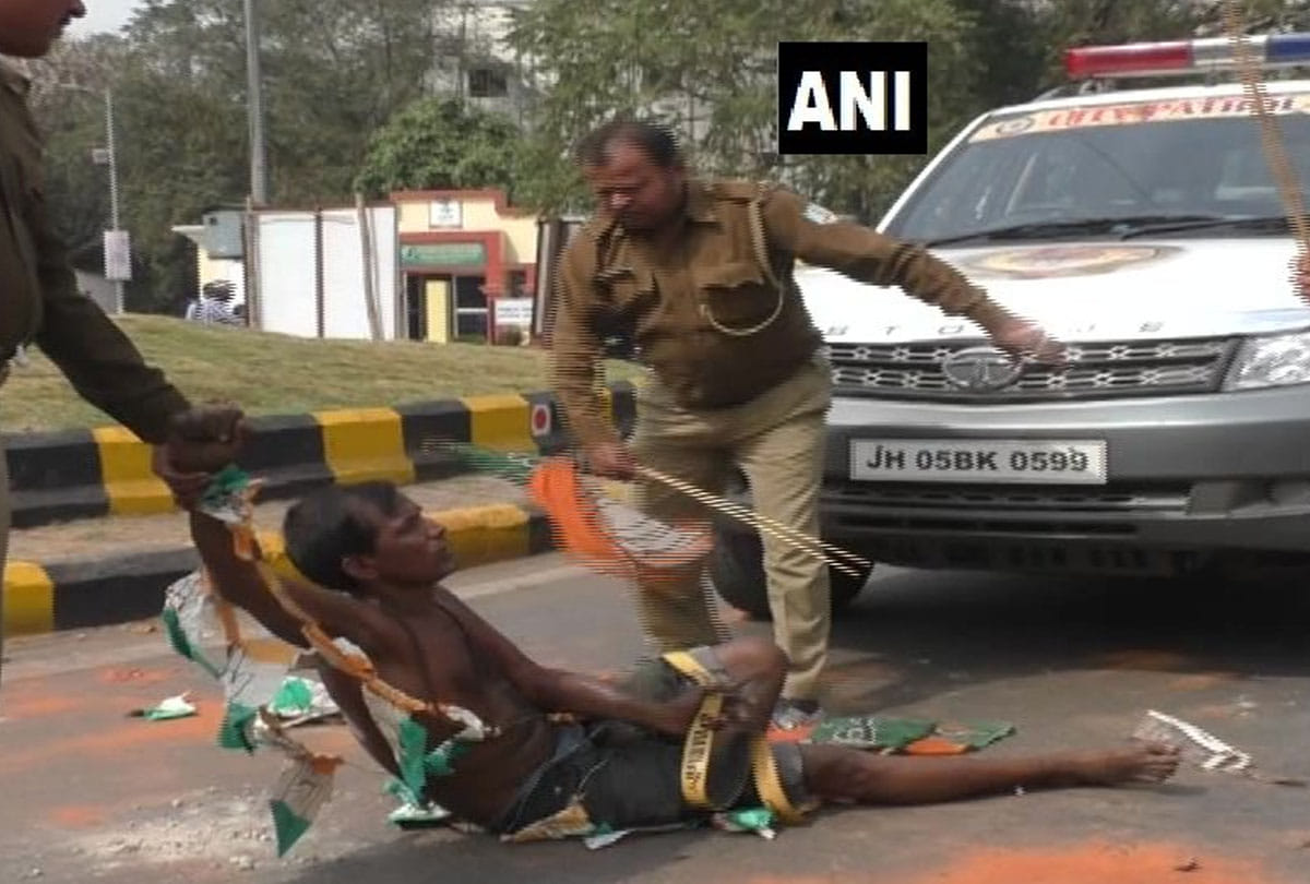 In jamshedpur policeman beat a mentally challenged man to remove him from middle of road