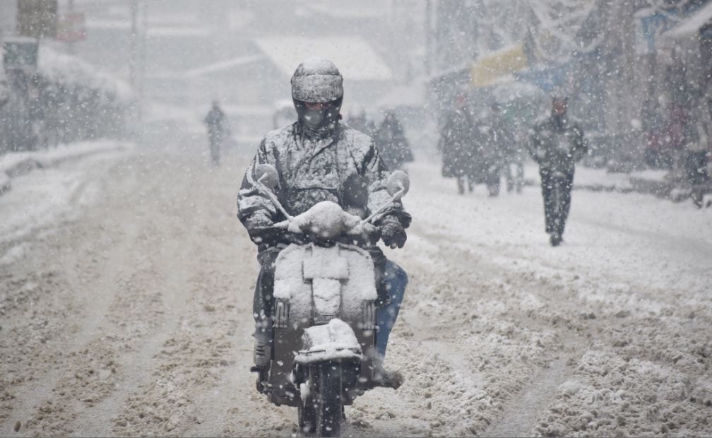 PHOTO GALLERY OF SNOWFALL IN KASHMIR VALLEY IN FEB