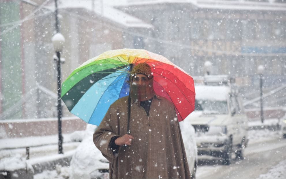 PHOTO GALLERY OF SNOWFALL IN KASHMIR VALLEY IN FEB