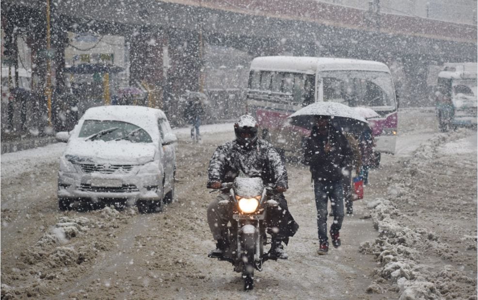 PHOTO GALLERY OF SNOWFALL IN KASHMIR VALLEY IN FEB