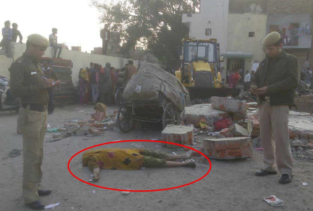 lady died when mcd jcb hit the wall and the wall fall on the family