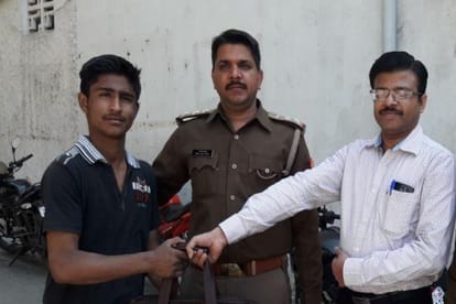 brave man caught fraud in lucknow