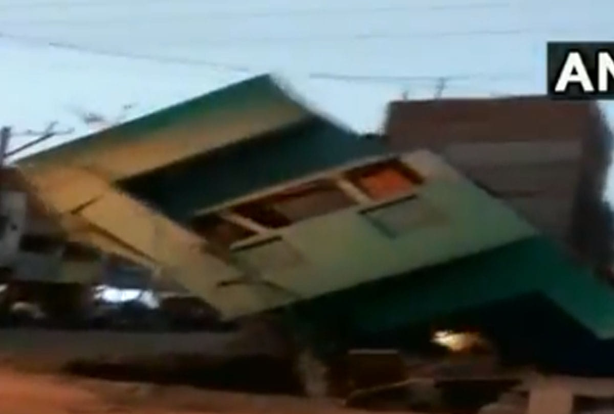 Building collapsed in madhya pradesh shajapur in seconds