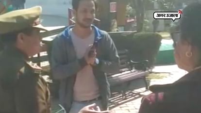 Boy propose to the woman policeman In moradabad up
