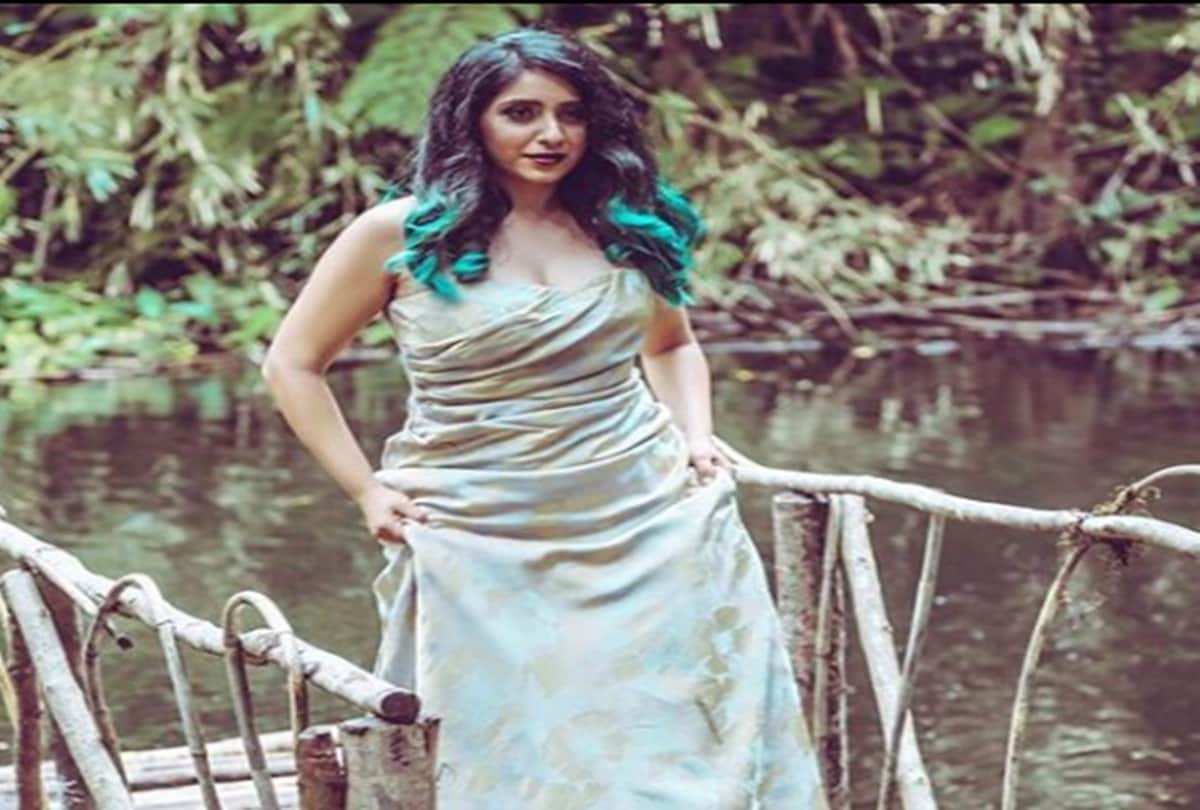 Neha Bhasin has trolled for Transparent Dress 