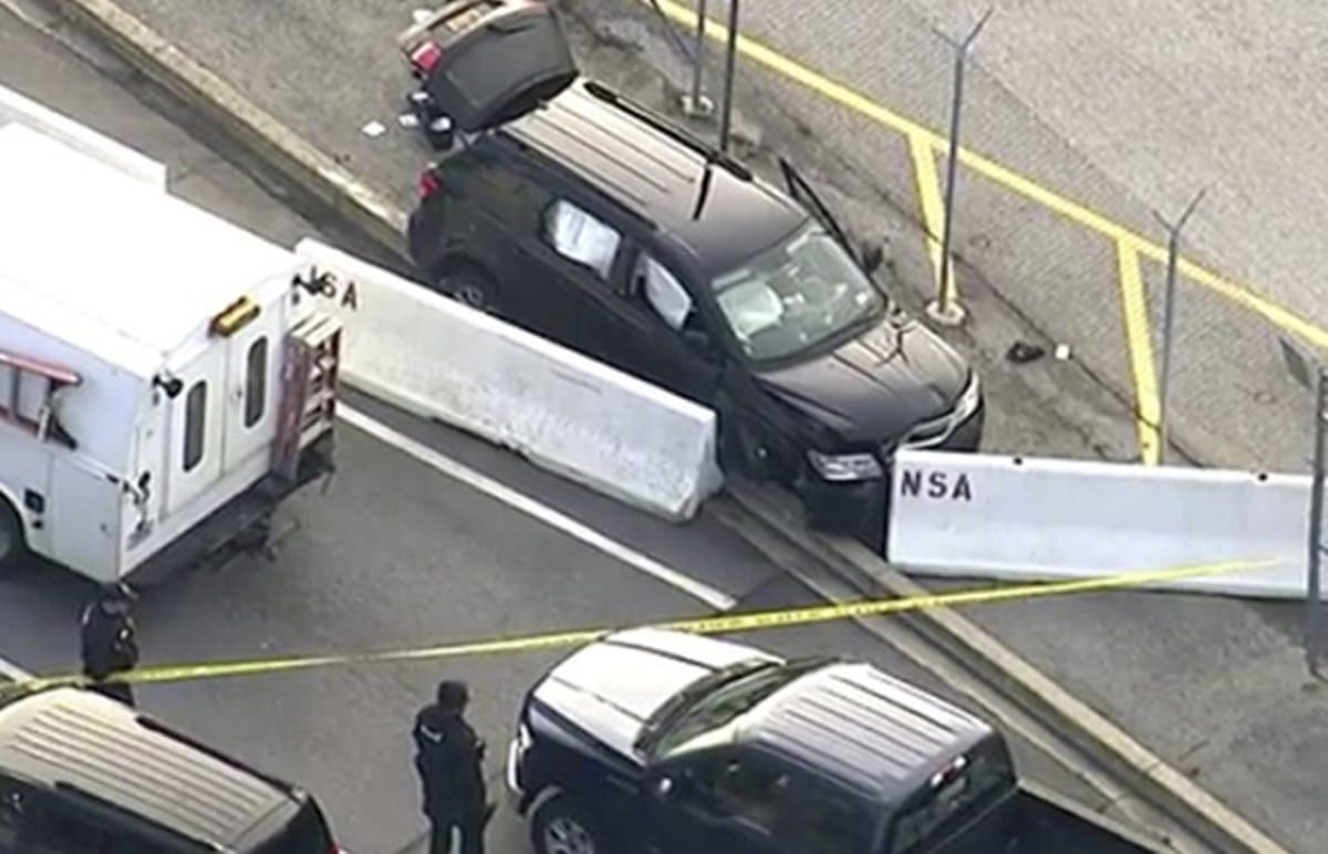 three people injured after suv car run into nia headquarter gate