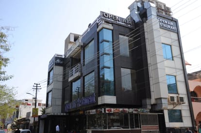 three restaurants of gomti nagar will be broken