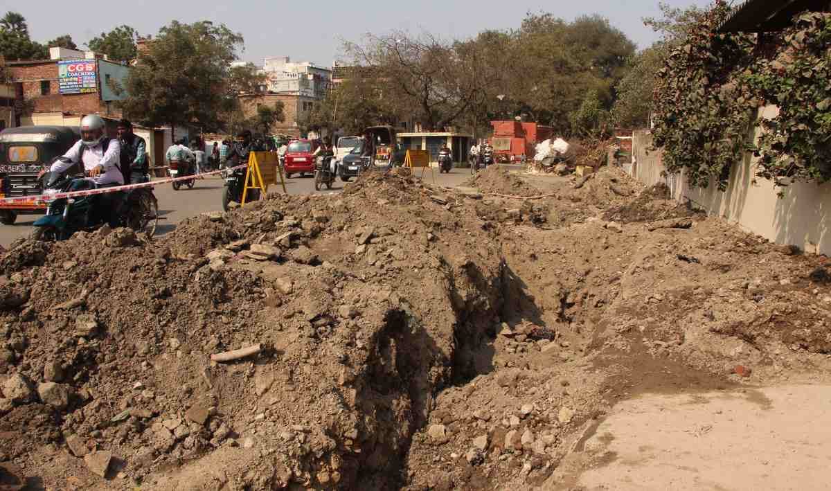 CM yogi order fail in varanasi road construction going on after fix dateline