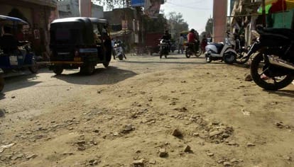 CM yogi order fail in varanasi road construction going on after fix dateline