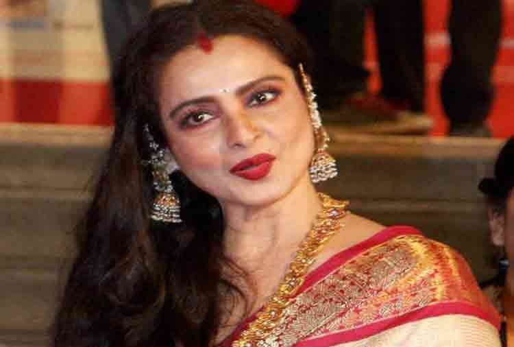 actress rekha donate 3 crore rupees for english medium school in kasarwadi