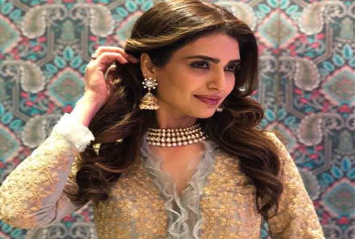 karishma tanna traditional photoshoot in lehanga goes viral on instagram