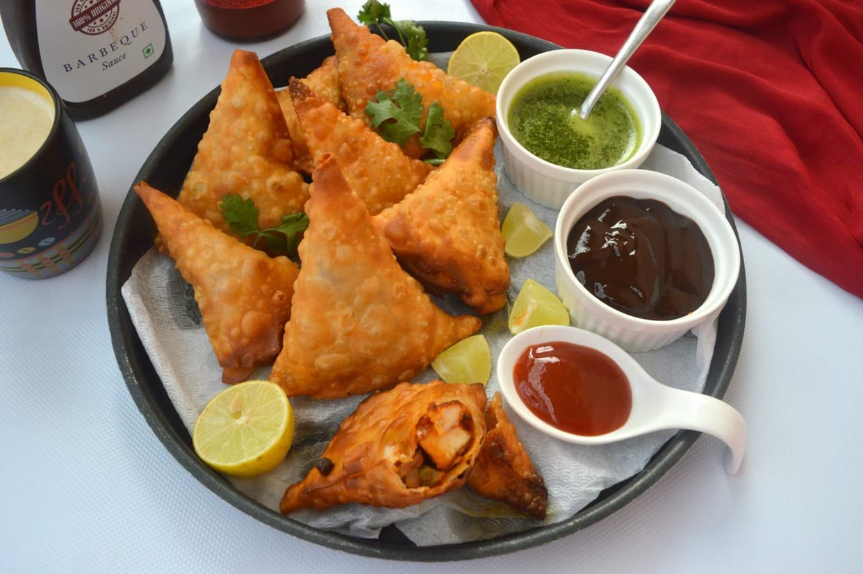 Samosa create big problem for shopkeeper