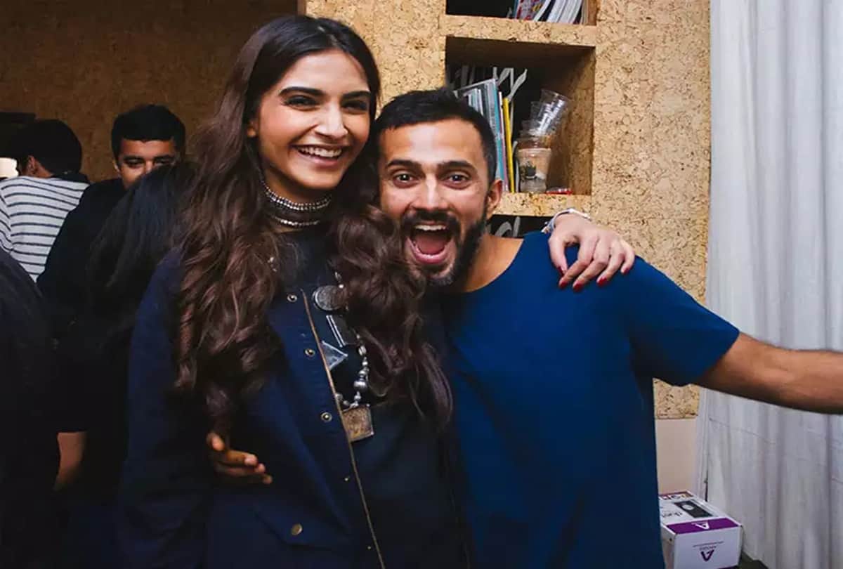 Padman actress Sonam Kapoor beats Deepika Padukone in popularity 