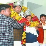 तेज प्रताप यादव का स्वागत करते सपा नेता