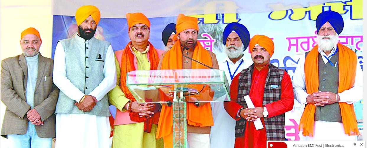 Guru Gobind Singh sacrificed his life against injustice