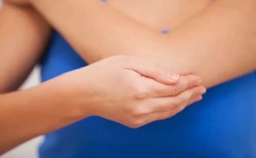 Know about the instant effective beauty cleaning tips of black elbow and knee in hindi