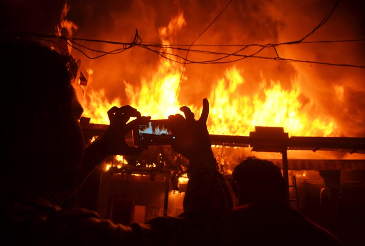Fire broke out in five shops in Kanpur Naveen Market