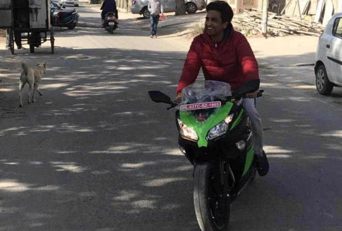 kumar vishwas trolled on social media for celebrating valentines day without helmet on bike