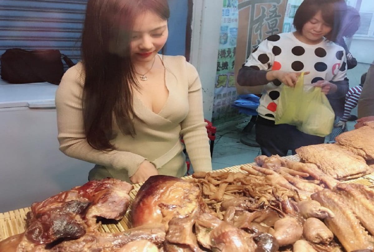 Girl Selling Meat Little Peach Becomes New Internet Sensation In Taiwan