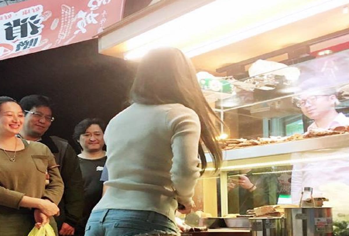Girl Selling Meat Little Peach Becomes New Internet Sensation In Taiwan
