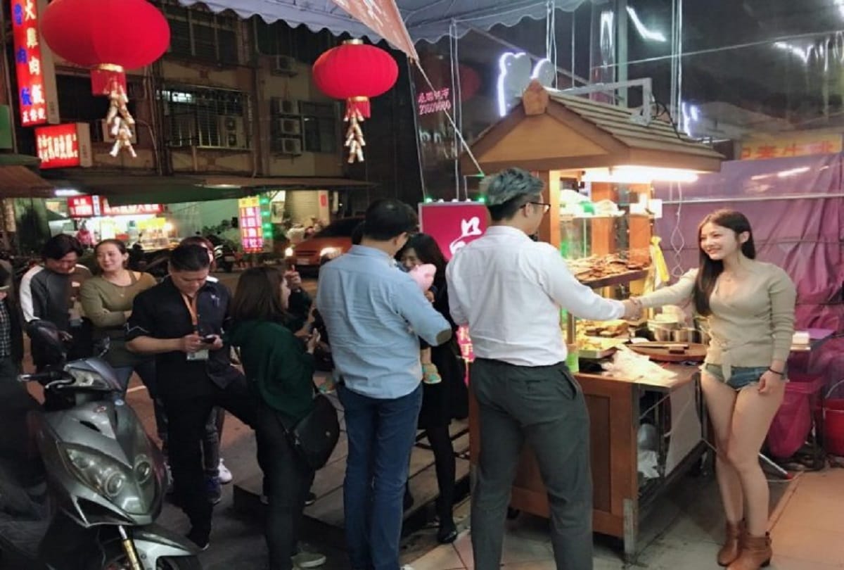 Girl Selling Meat Little Peach Becomes New Internet Sensation In Taiwan