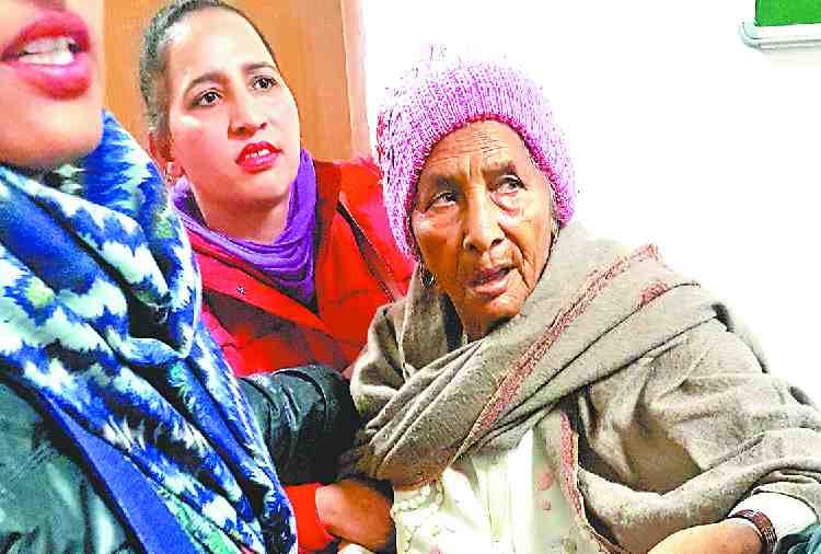 son throws out 82 years old mother from house in chandigarh