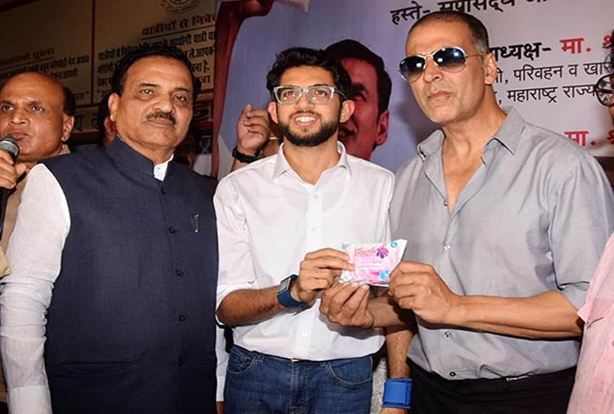 Akshay Kumar inaugurates sanitary pad machine in Mumbai 