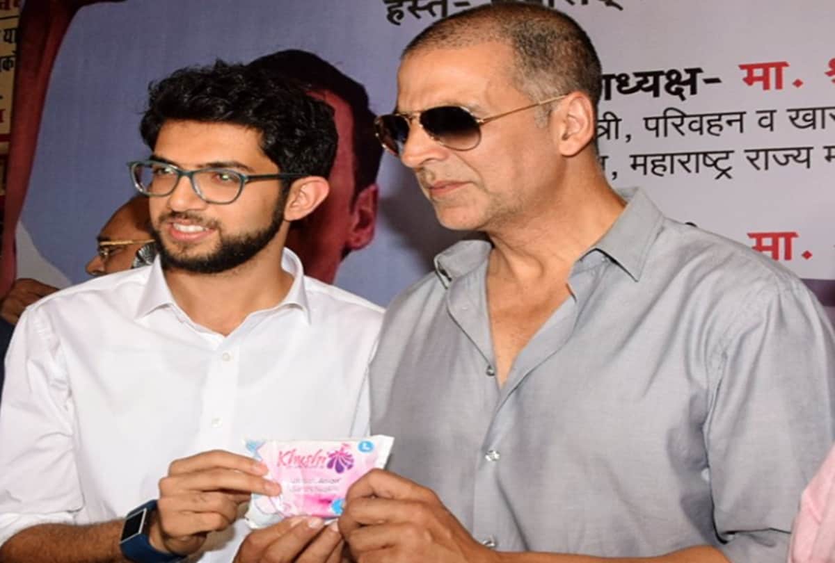 Akshay Kumar inaugurates sanitary pad machine in Mumbai 